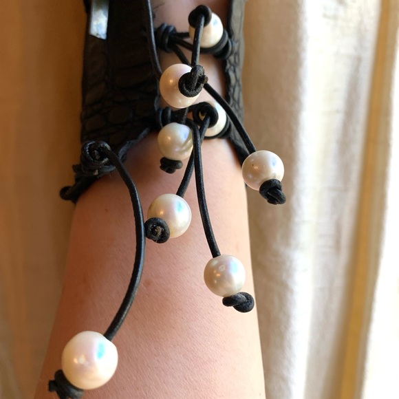 Sweet Olive Black Crocodile with Large Freshwater Pearls Boho Cuff - Picture 2 of 7